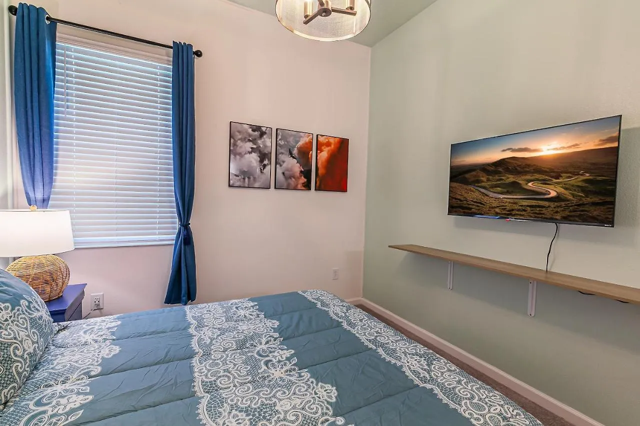 12 Bedrooms With Amazing Disney Character Drawing On Wall/ Near By Disney Holiday home *