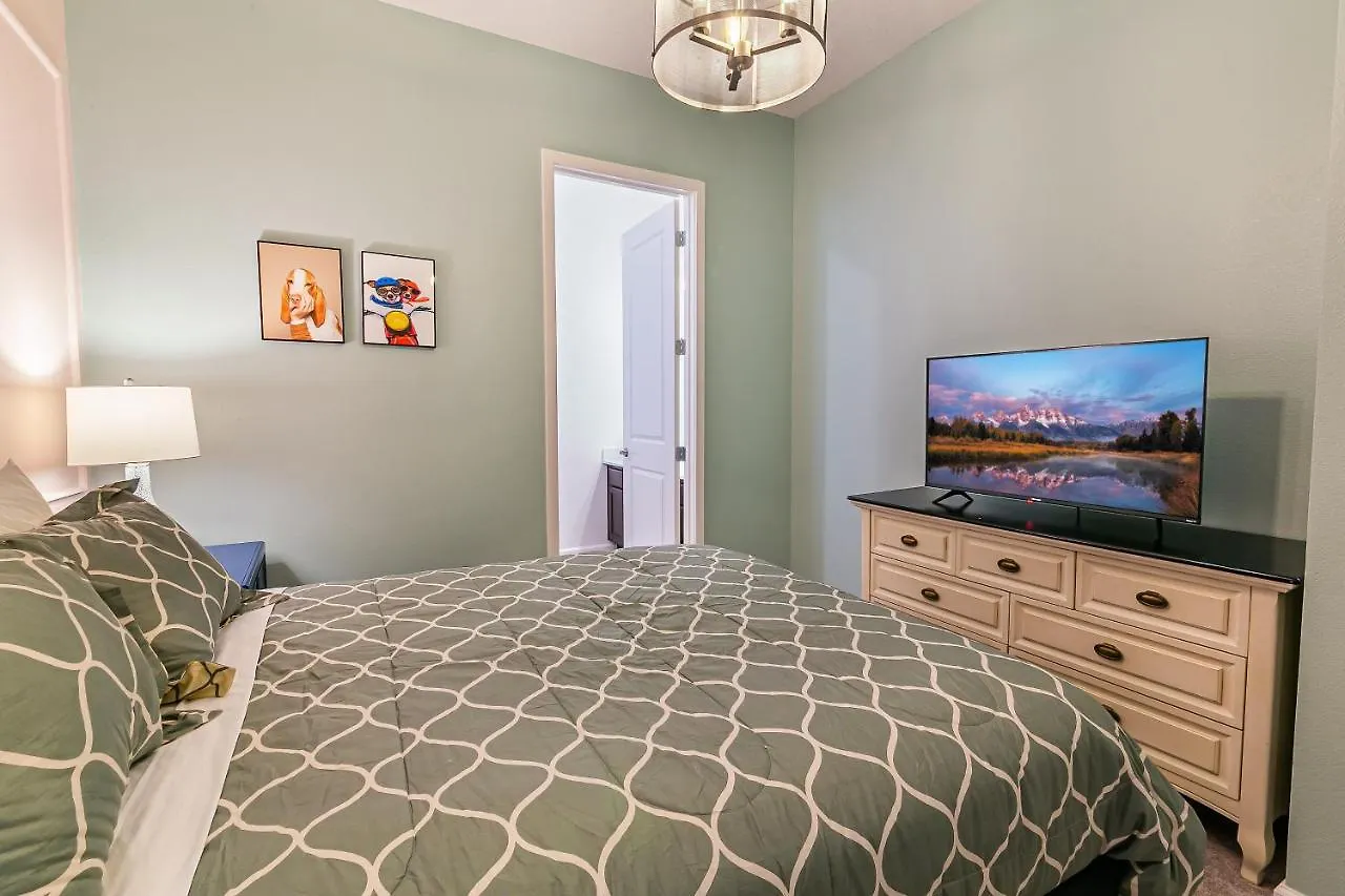 Holiday home 12 Bedrooms With Amazing Disney Character Drawing On Wall/ Near By Disney Kissimmee
