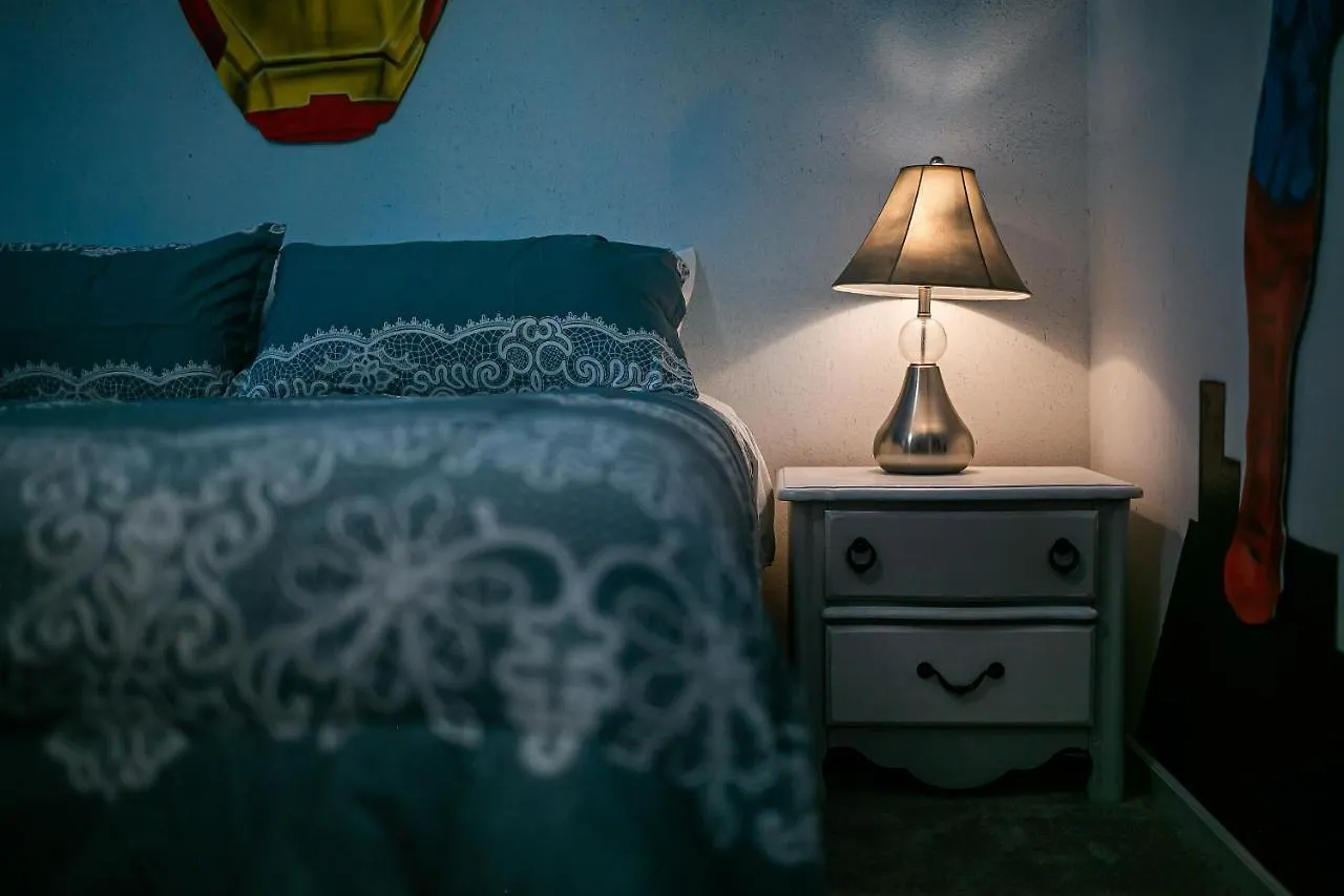 Holiday home 12 Bedrooms With Amazing Disney Character Drawing On Wall/ Near By Disney Kissimmee