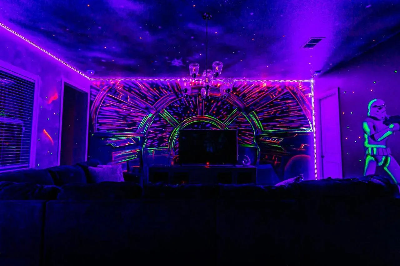 12 Bedrooms With Amazing Disney Character Drawing On Wall/ Near By Disney Kissimmee