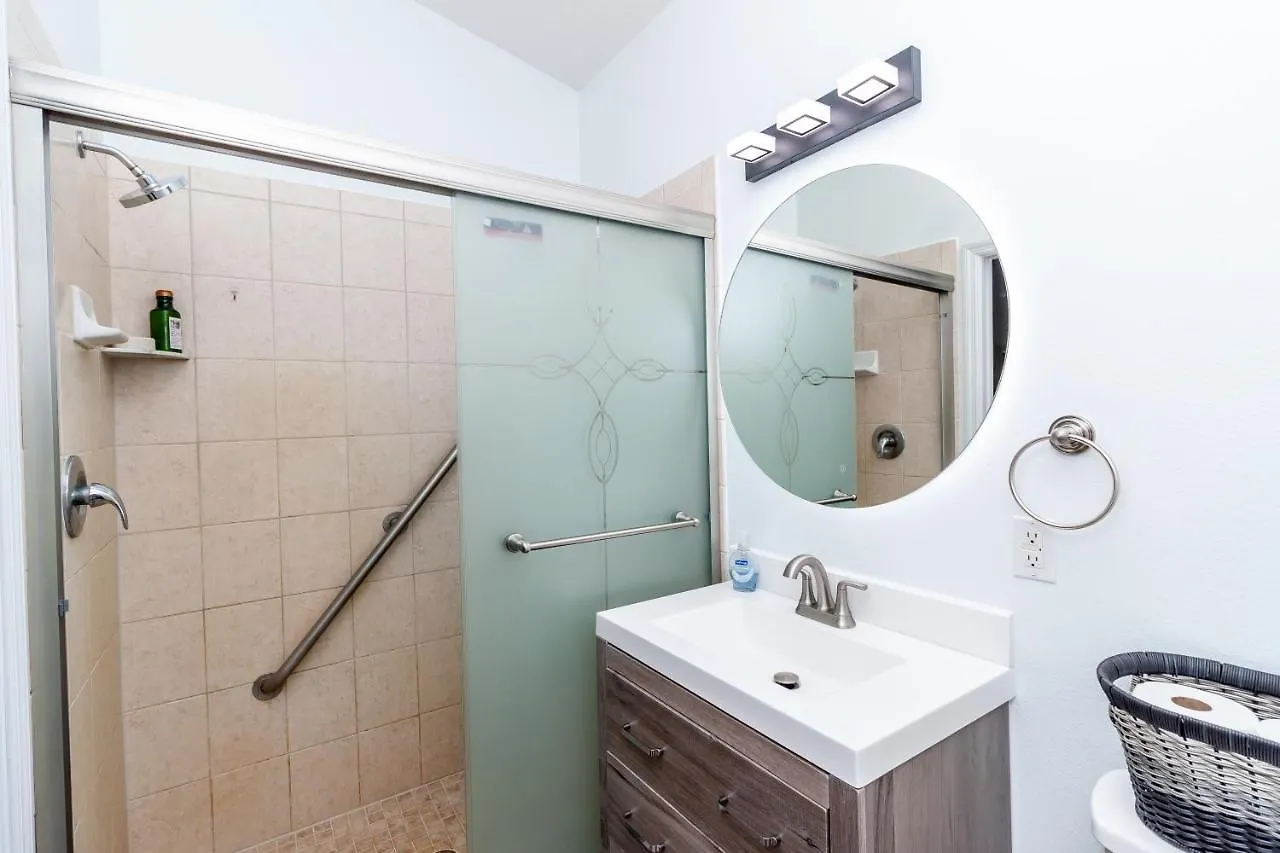 Beautiful Fully Furnished 2-bedroom Luxury Kissimmee