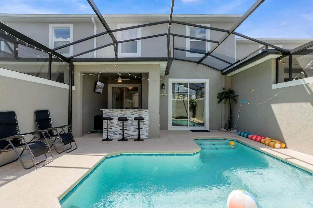 Family Townhome At Storey Min From