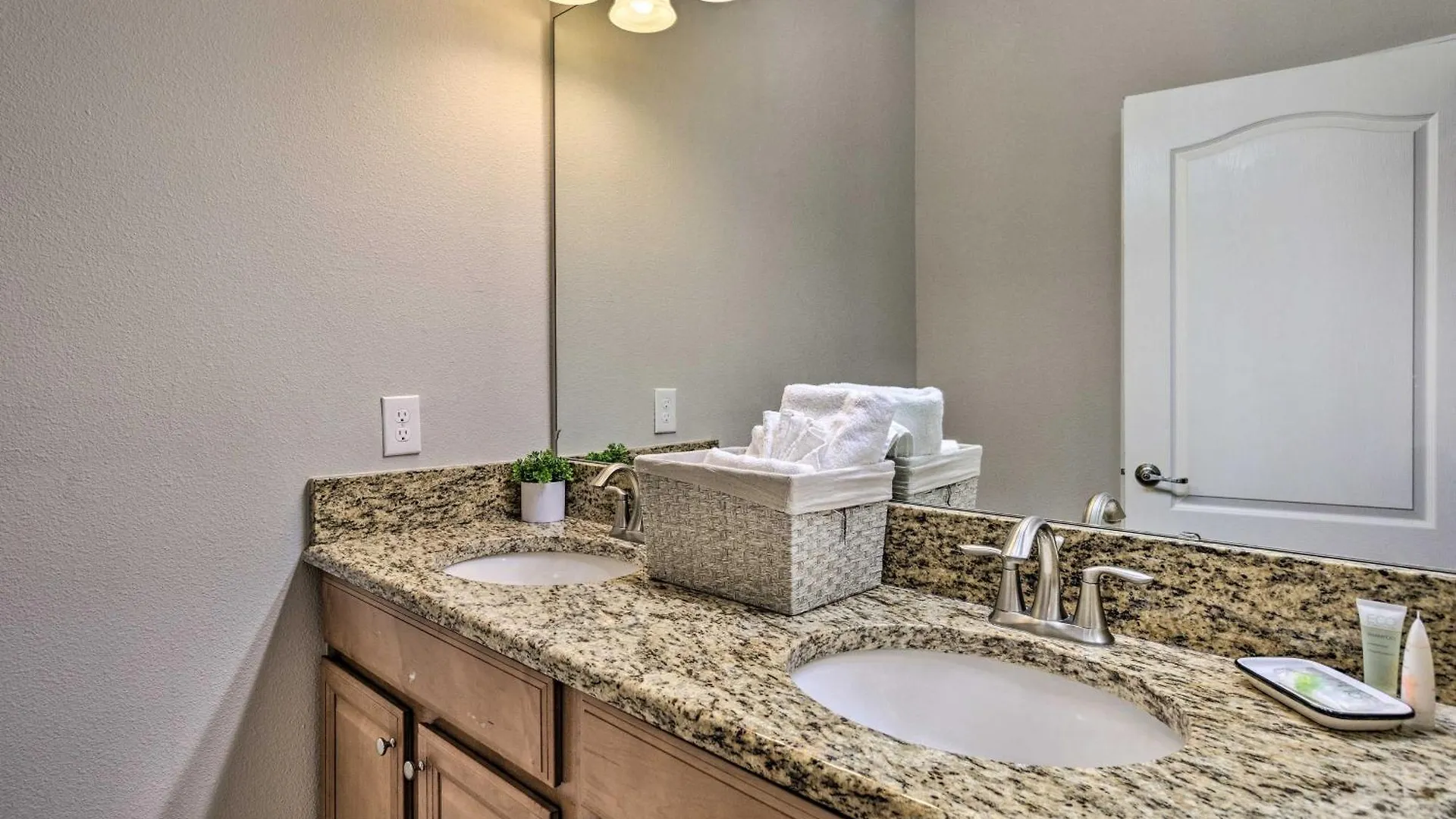 Oasis With Heated Pool About 7 Mi To Disney! Holiday home *