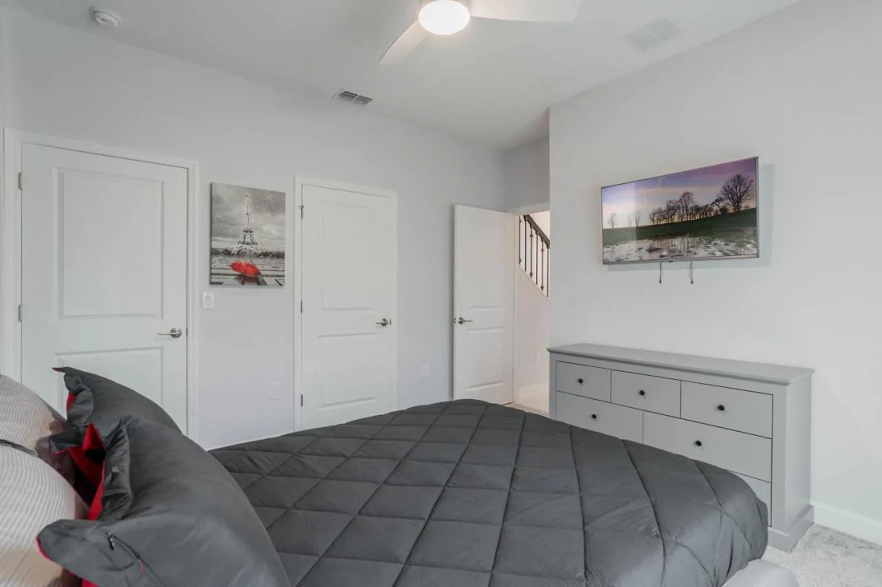 Family Townhome At Storey Min From Apartment *
