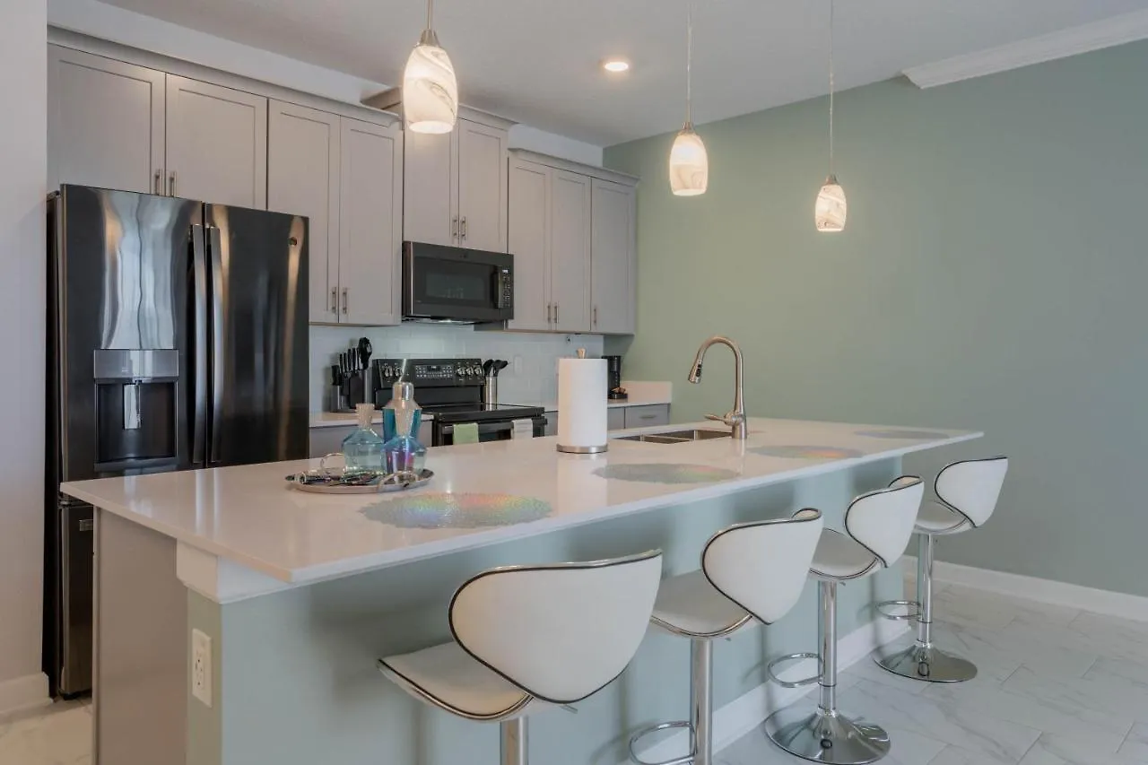 Family Townhome At Storey Min From Apartment *
