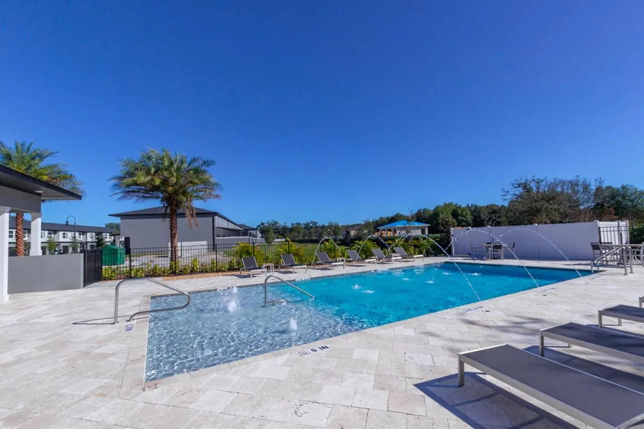 Le Reve 4 Bedroom Vacation 4404 Holiday home