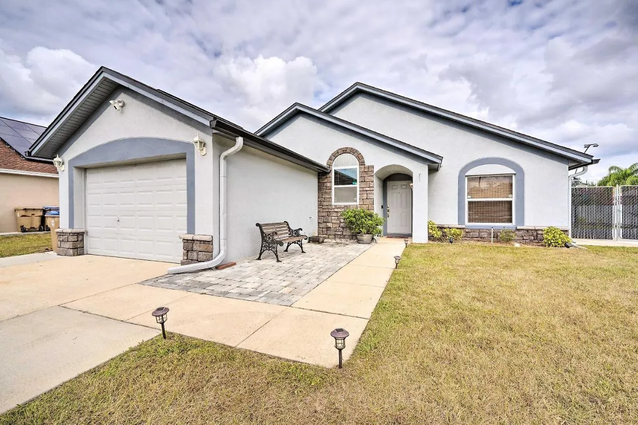 Retreat With Private Basketball Court! * Kissimmee