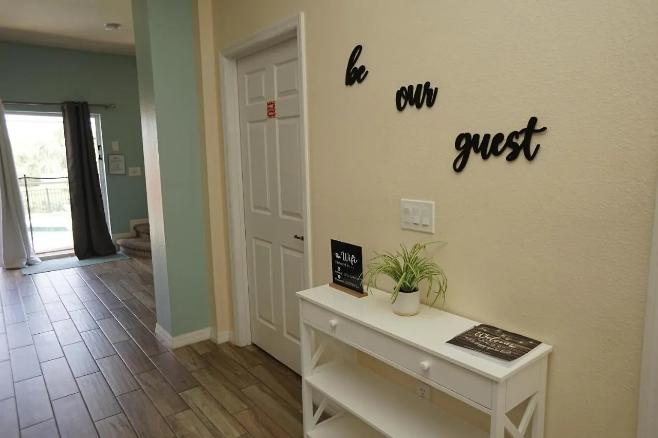 New! Lakefront Views- Encantada Townhouse Holiday home Kissimmee