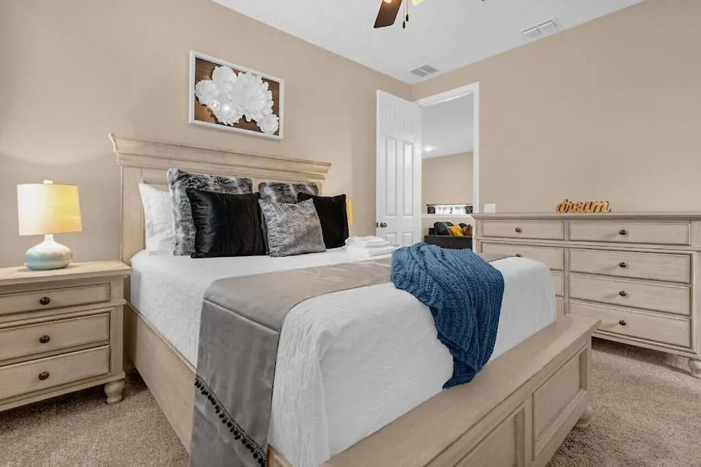 Solara Themed Bedrooms - South Facing Pool Villa Kissimmee