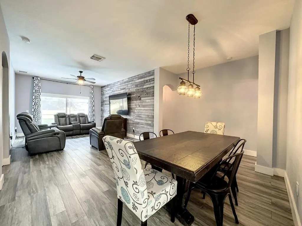Villa 4 Bed 2 Bath Pool Luxury In A