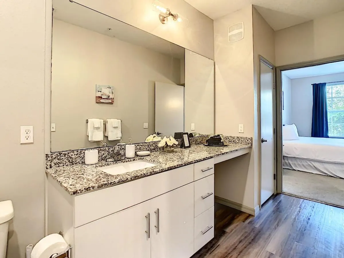 King Bed, Great Amenities, And Disney Calling You