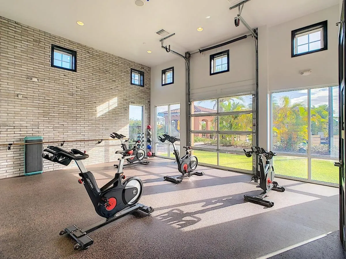 Apartment King Bed, Great Amenities, And Disney Calling You Kissimmee