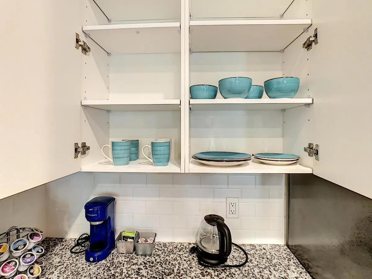 King Bed, Great Amenities, And Disney Calling You Kissimmee