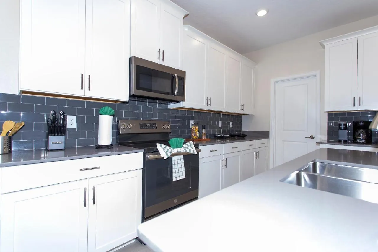 Stunning 5 Bd W/ Pool Close To @ Storey 2767 *