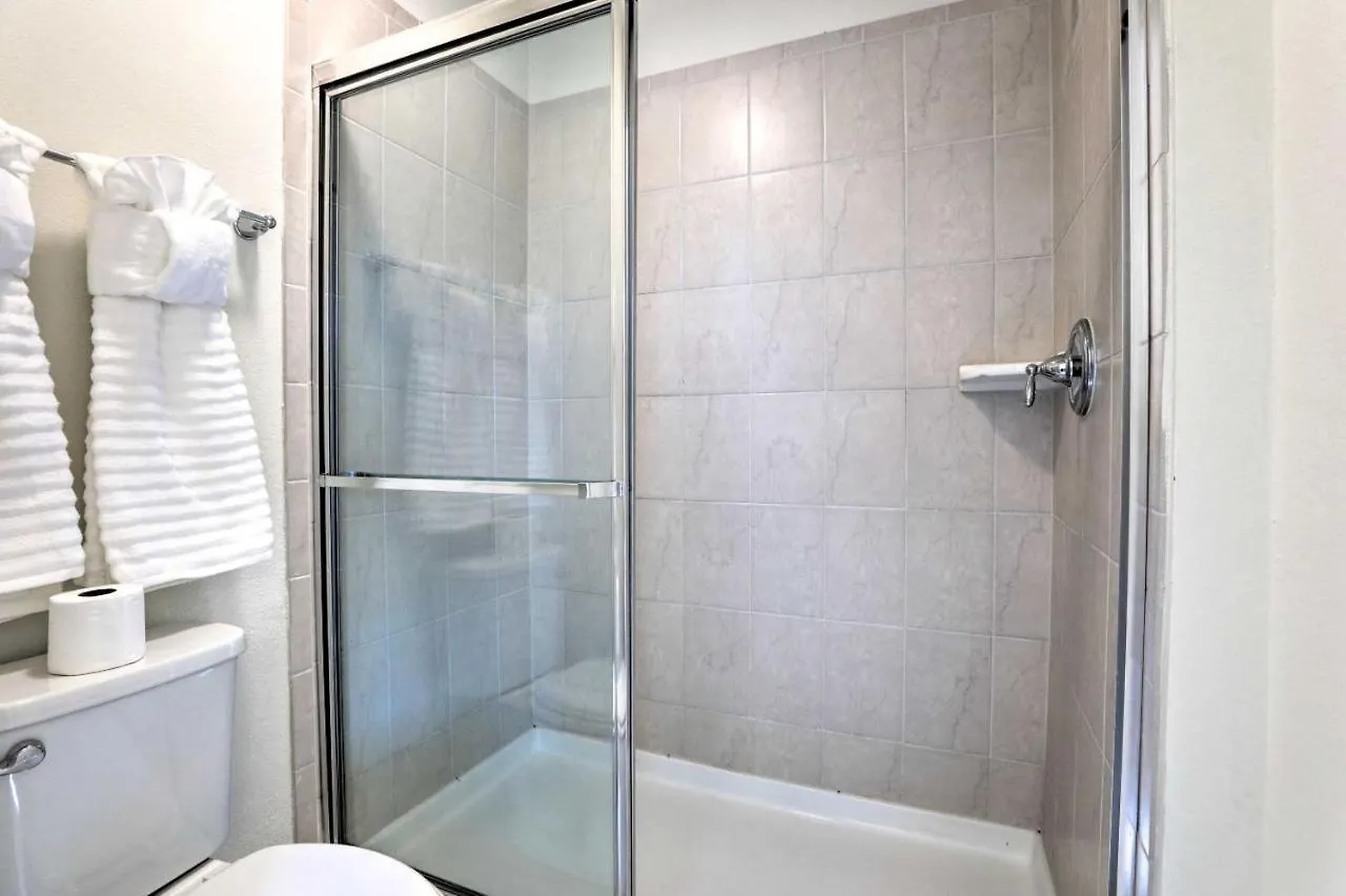 New Upscale 8br Retreat With Private Pool, & Amenities - 7 Mi To Disney! Сasa de vacaciones Kissimmee