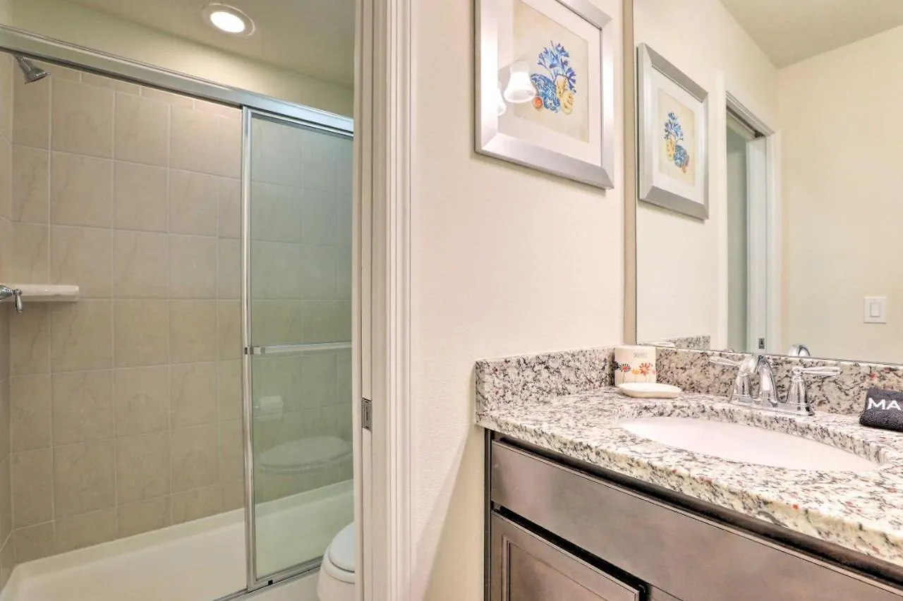New Upscale 8br Retreat With Private Pool, & Amenities - 7 Mi To Disney! Сasa de vacaciones *
