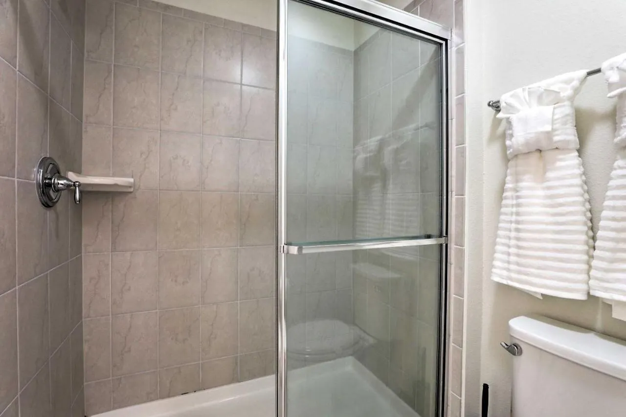 New Upscale 8br Retreat With Private Pool, & Amenities - 7 Mi To Disney!