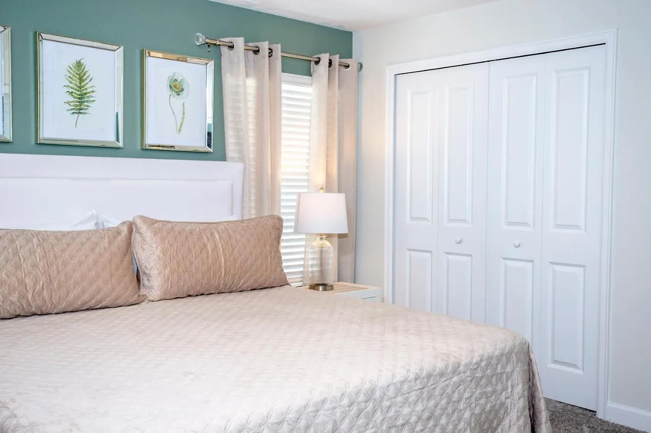 Marvelous 4 Bedroom W/ Screened Pool Close To 4977