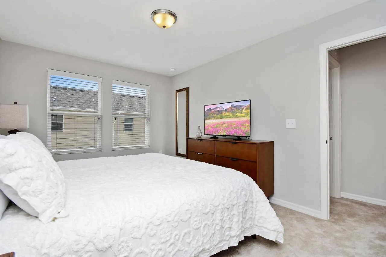 Holiday home Stunning 4 Bd W/ Gameroom Close To 5110k *