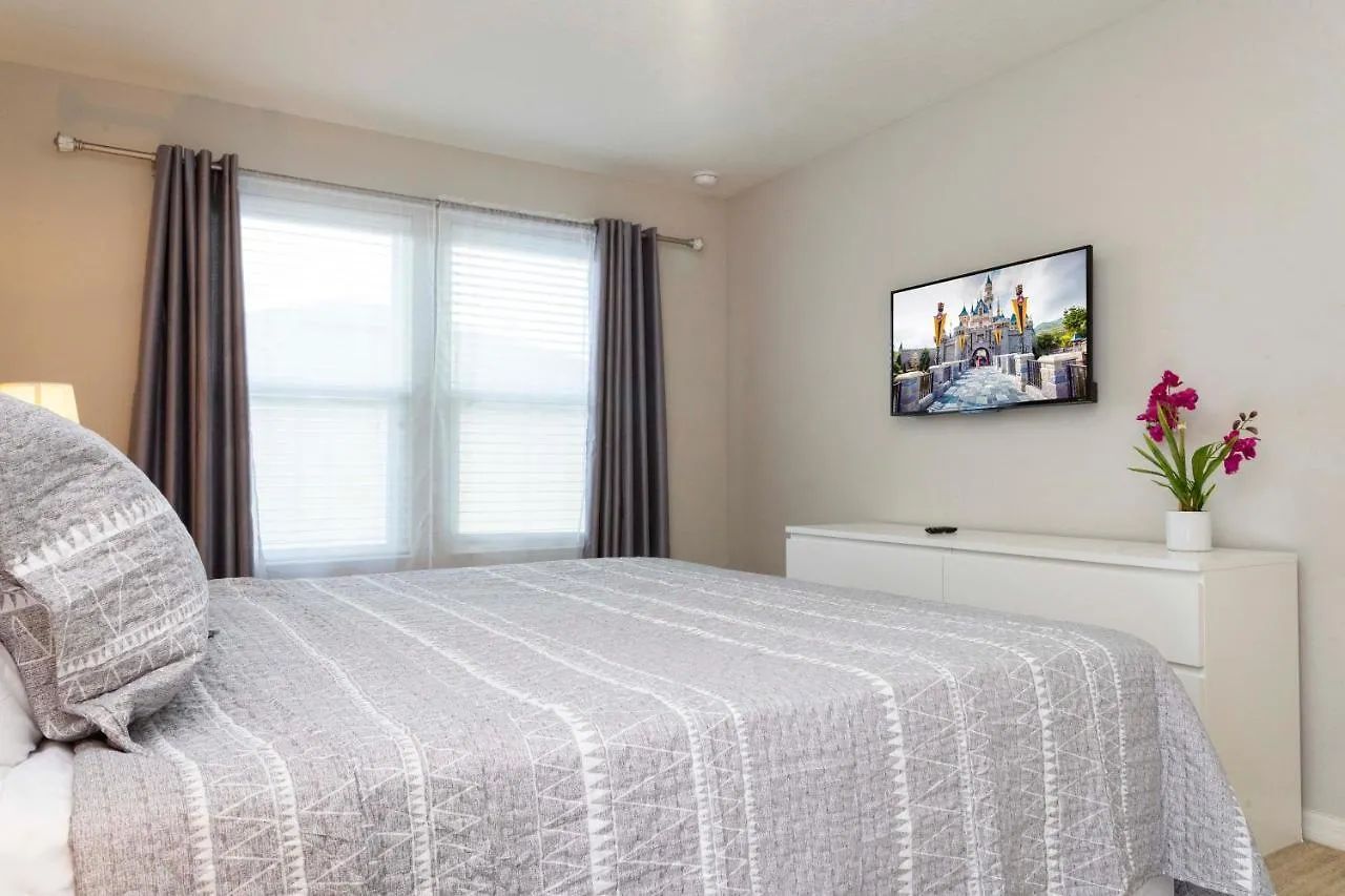 Four Bedrooms At Compass Bay *