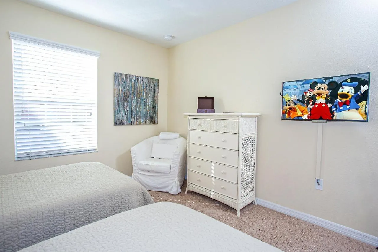 Holiday home Stunning 4 Bd W/ Pool Close To 8940