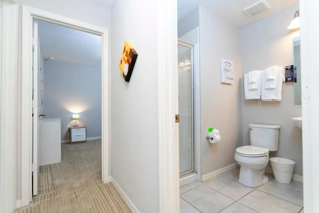 Four Bedrooms At Compass Bay Holiday home *