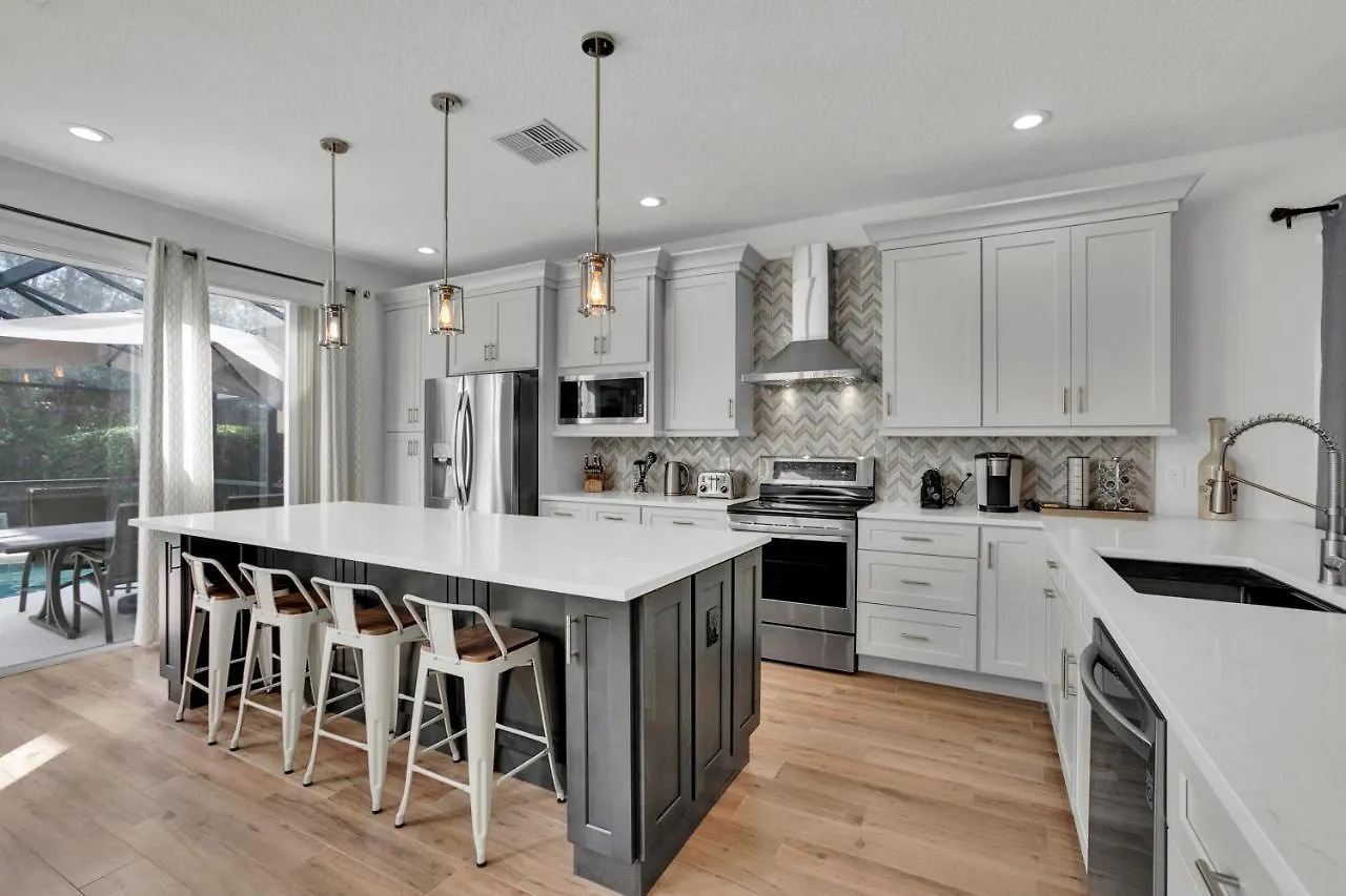 Large 6br Themed Family Near World