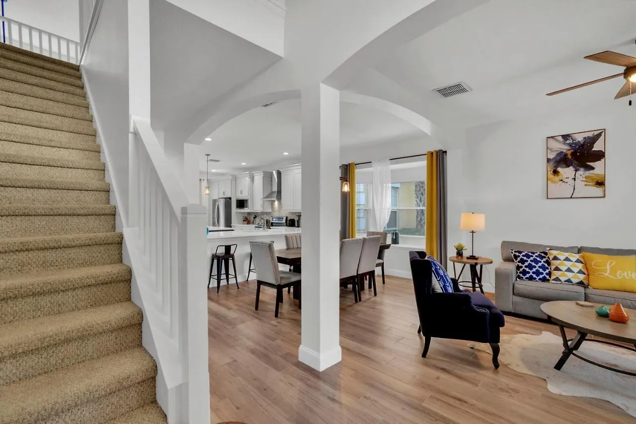 Large 6br Themed Family Near World *