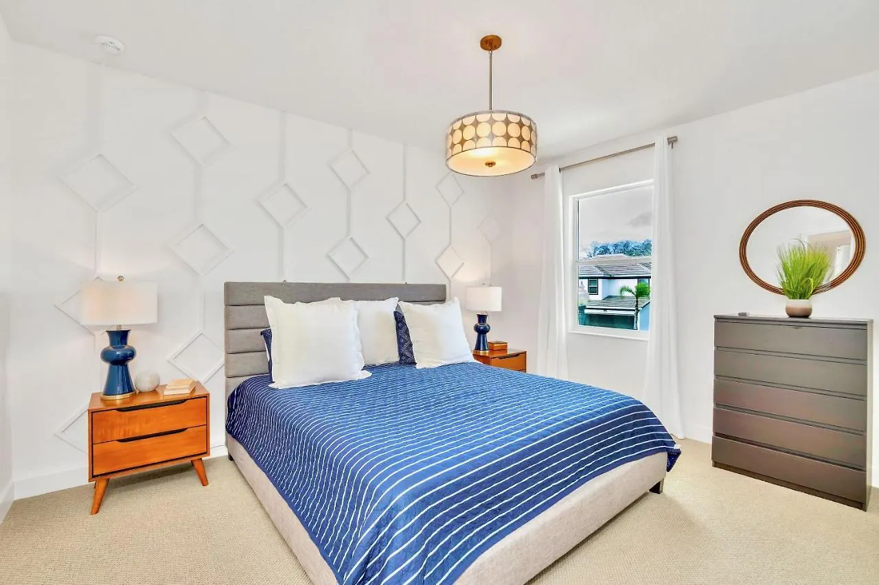 10br Luxury Mansion - Family - Sleeps 20 - Private Pool, Hot Tub And Bbq!