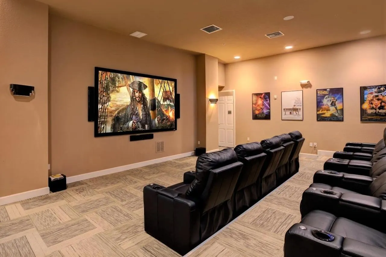 Holiday home 10br Luxury Mansion - Family - Sleeps 20 - Private Pool, Hot Tub And Bbq!