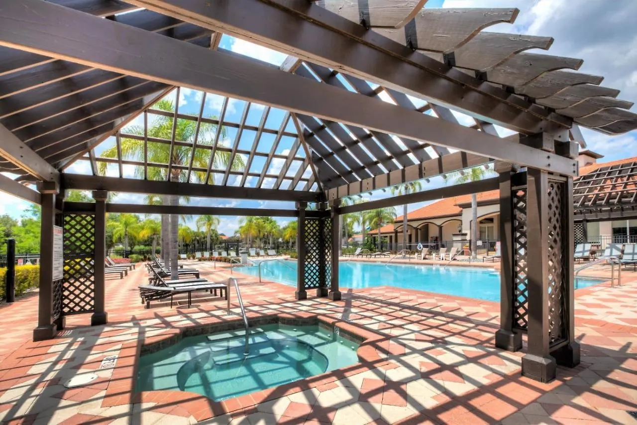 10br Luxury Mansion - Family - Sleeps 20 - Private Pool, Hot Tub And Bbq!