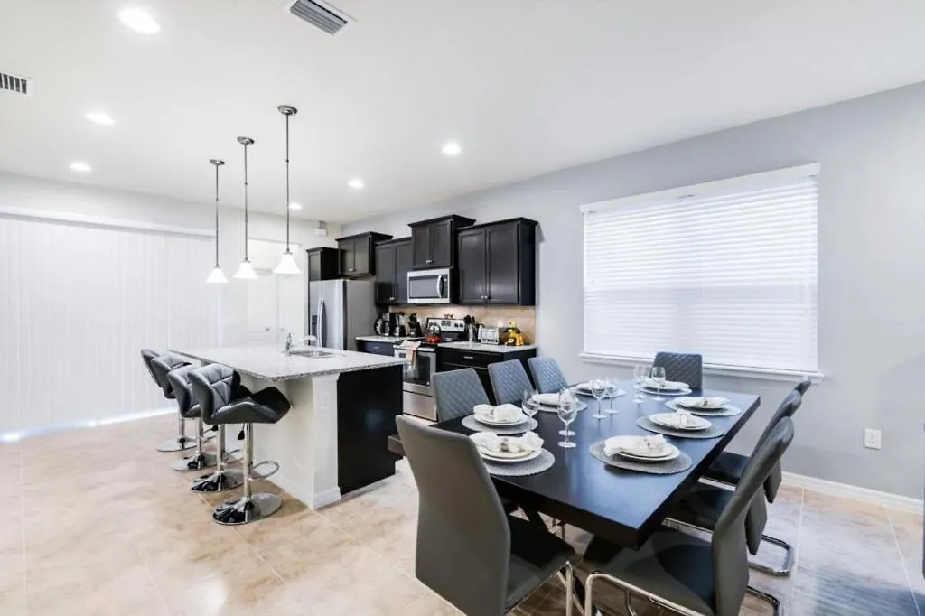 Holiday home 5 Bedrooms- 5,5 Bathrooms- Windsor 1836 Gd *