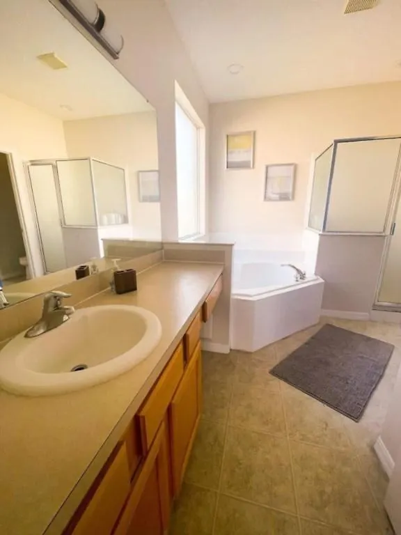 Enchanting Escape- 7 Bed, Pool, & Games Holiday home *