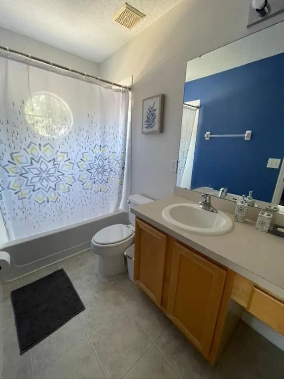 Enchanting Escape- 7 Bed, Pool, & Games Holiday home *