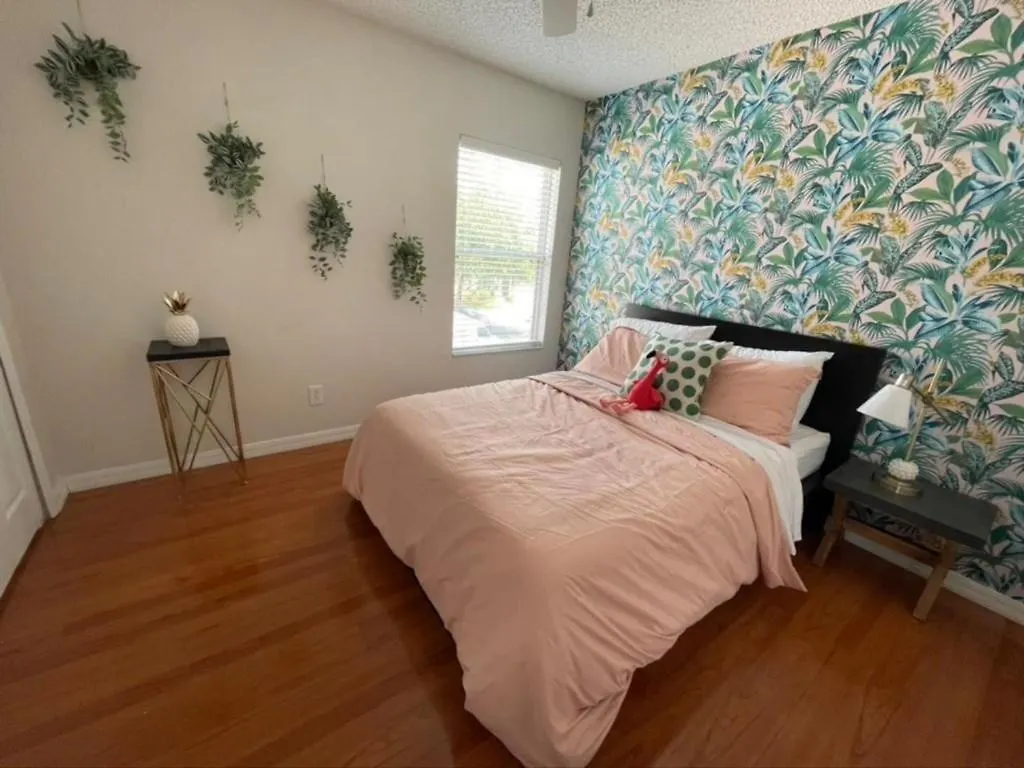Enchanting Escape- 7 Bed, Pool, & Games *