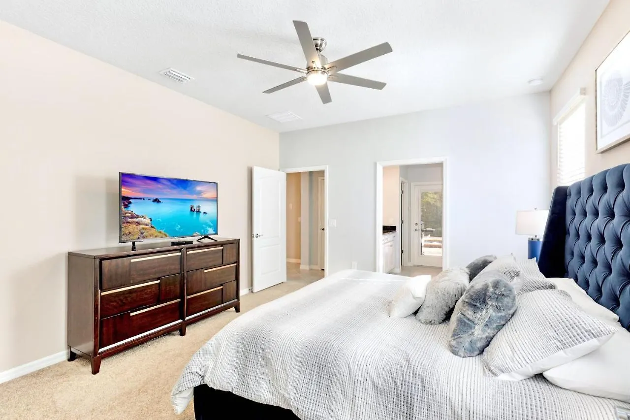 Family - 8br Luxury Mansion - Sleeps 16 - Private Pool, Hot Tub, Bbq! Holiday home Kissimmee