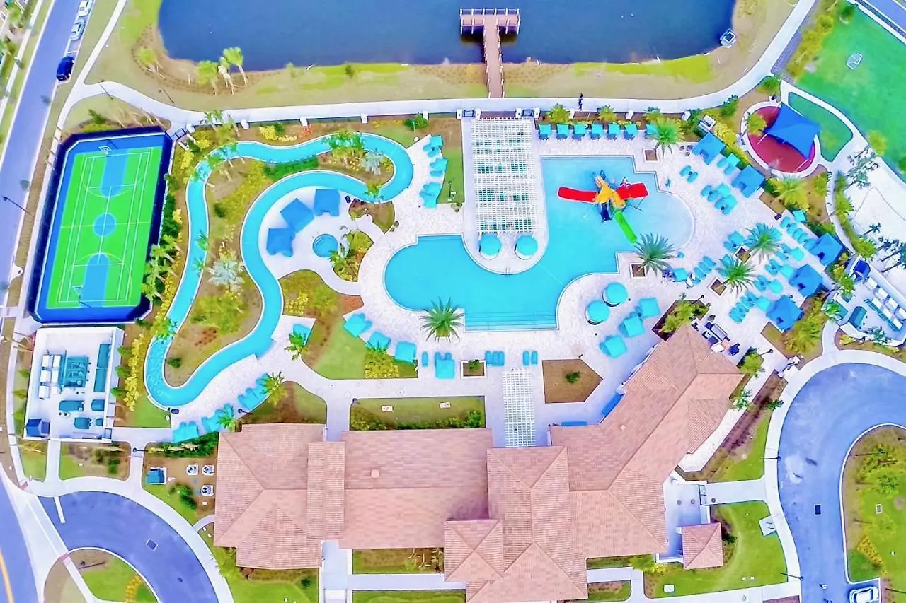 Holiday home Family - 8br Luxury Mansion - Sleeps 16 - Private Pool, Hot Tub, Bbq!