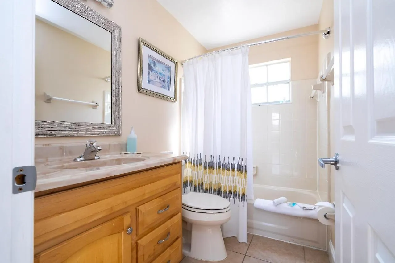 Beautiful Cozy Retreat Near - Spacious * Kissimmee