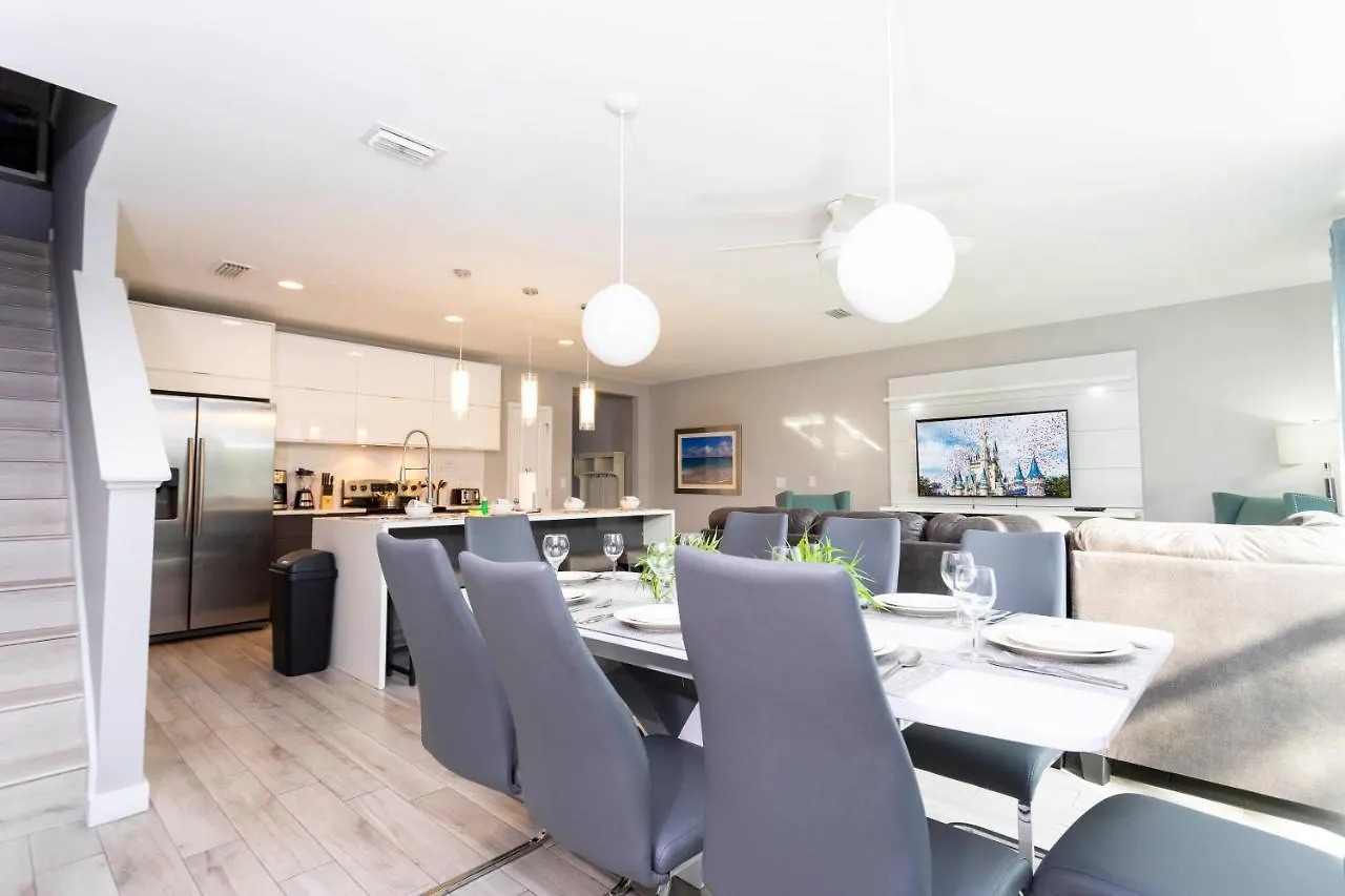Le Reve 4 Bedroom Vacation 4404 Holiday home
