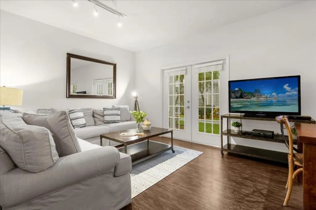 4 Bedrooms- 3 Bathrooms Lucaya Village 18-105 Lv 度假居