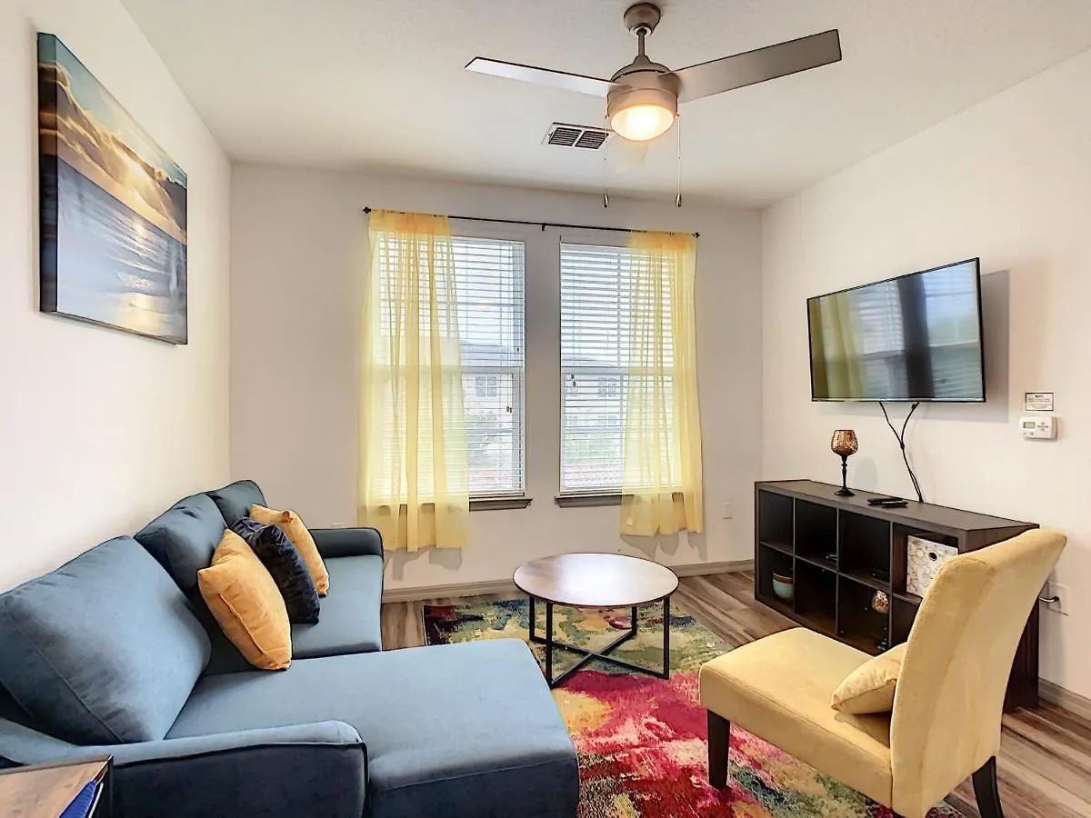 King Bed And Close To Apartment