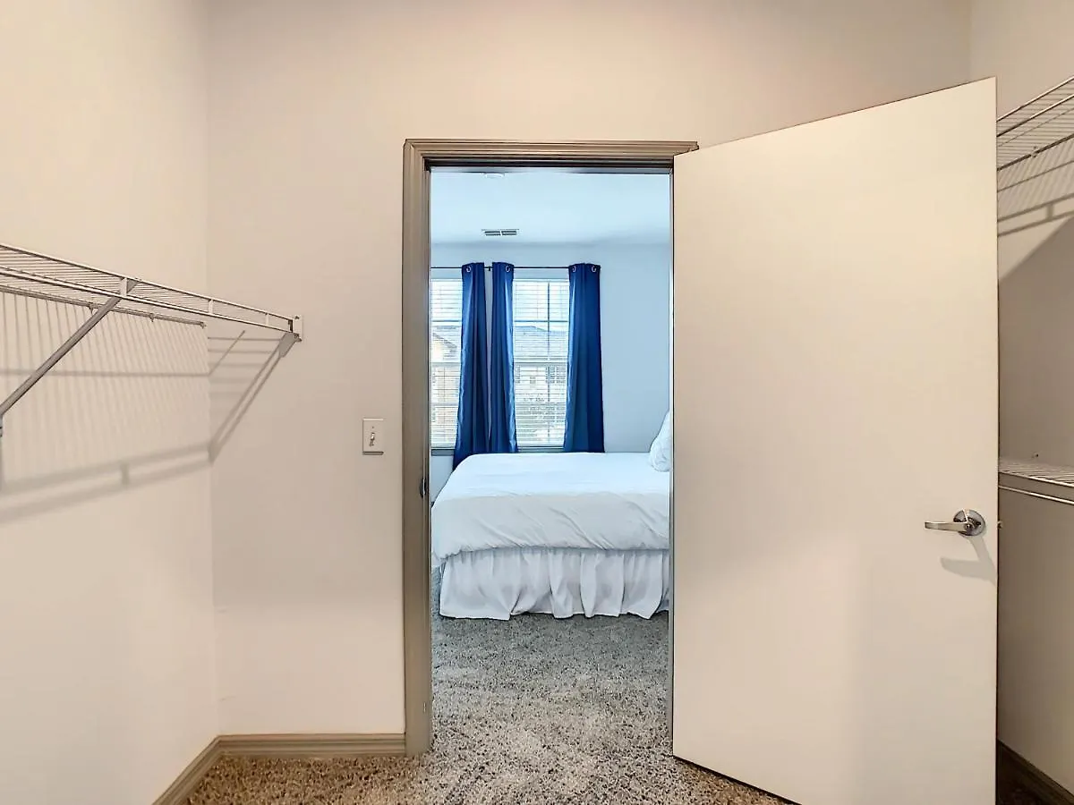 King Bed And Close To Apartment