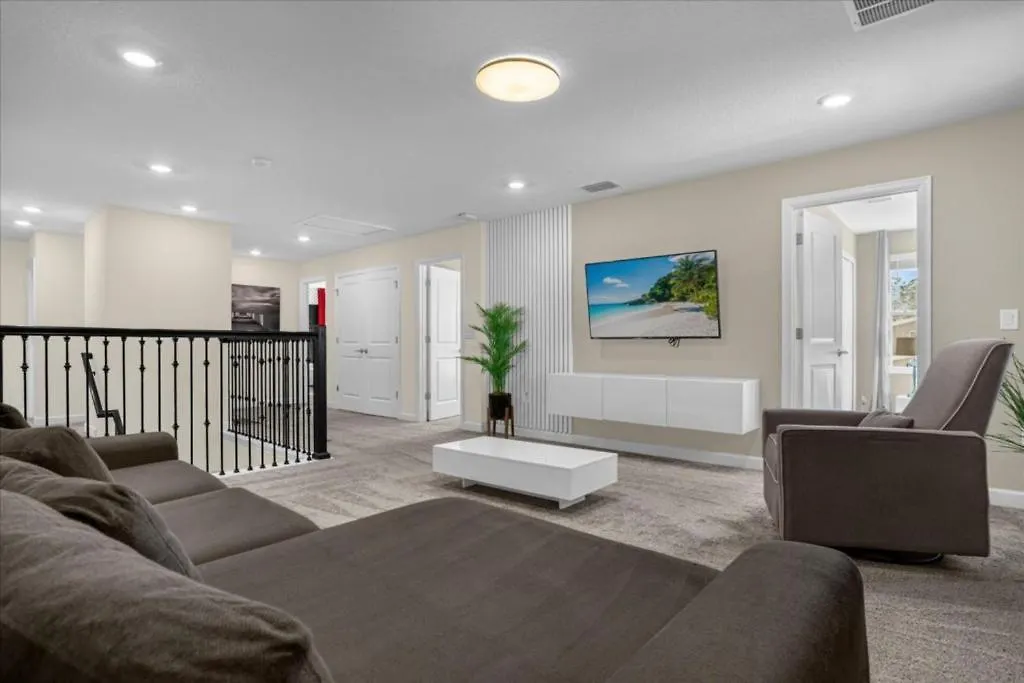 9 Bedrooms- 5 Bathrooms- Storey 2874 Bd Ferienhaus
