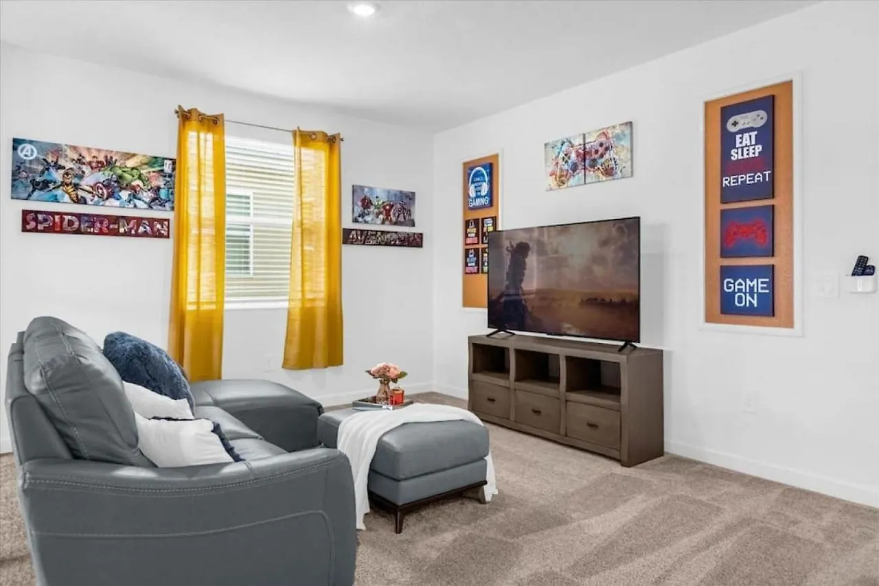 Unique House With 5 Bedrooms Pool Gameroom *