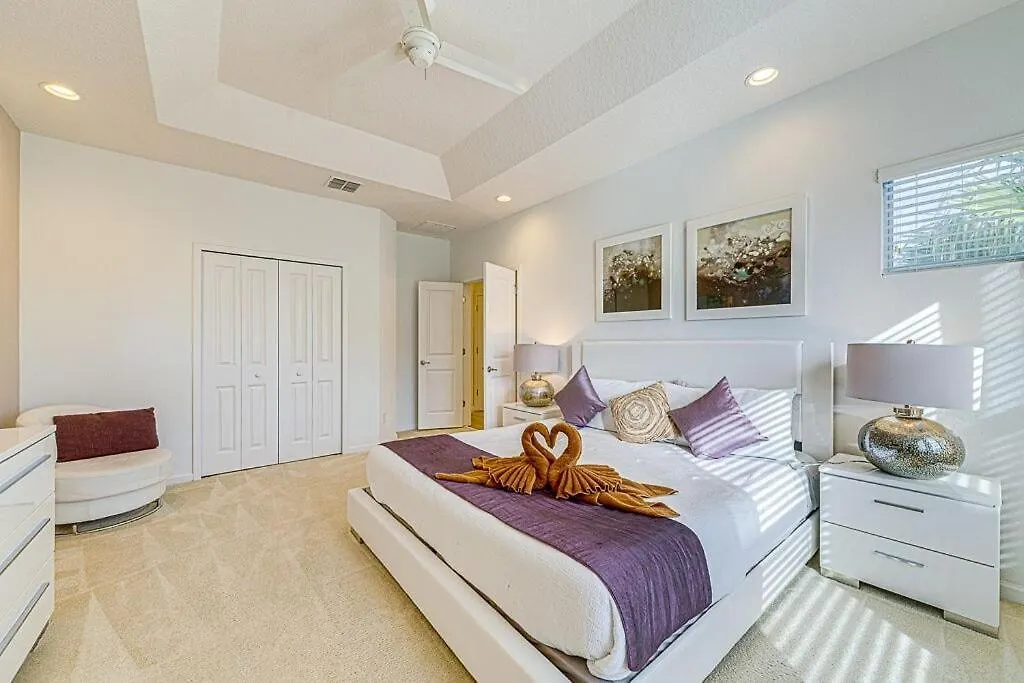 #371-stunning 6 Bed With Modern Decor, South Facing Pool And Overlooking Water *