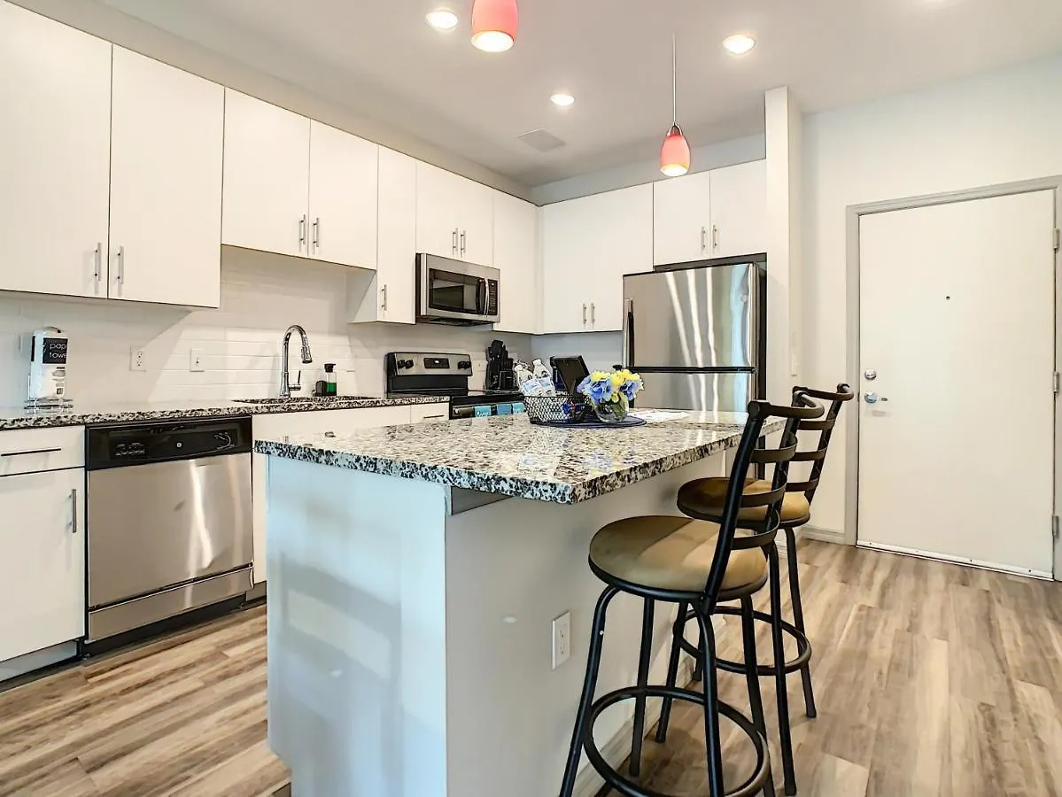 King Bed, Great Amenities, And Disney Calling You Apartment *