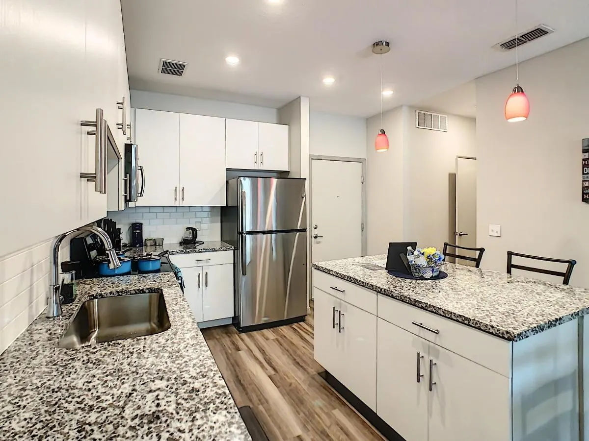 King Bed, Great Amenities, And Disney Calling You
