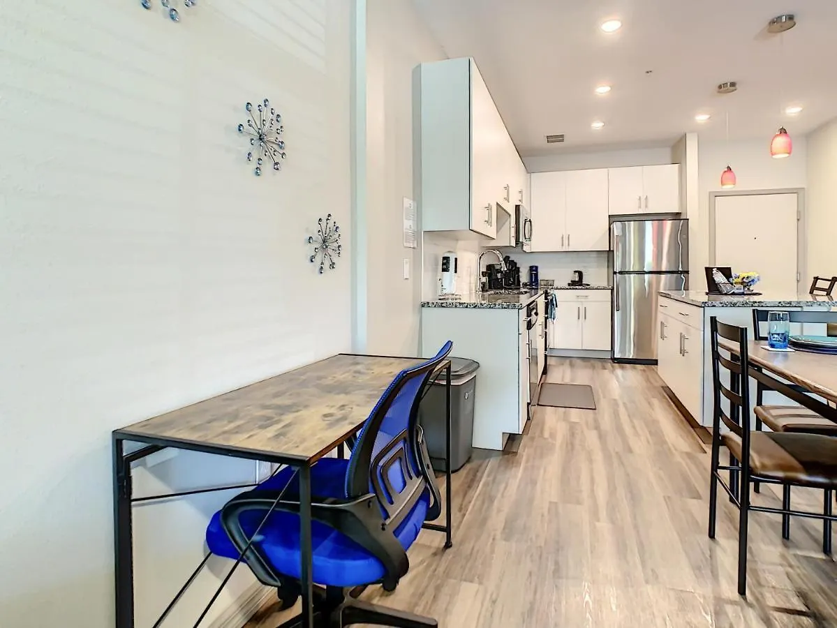 King Bed, Great Amenities, And Disney Calling You Kissimmee