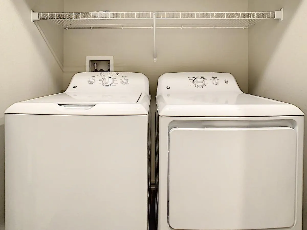 King Bed, Great Amenities, And Disney Calling You Kissimmee