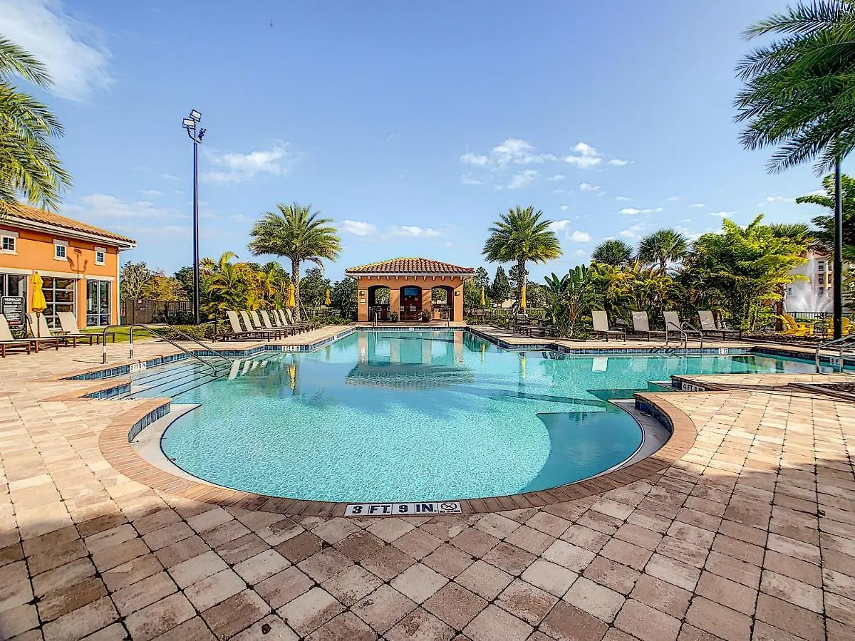 King Bed And Close To Kissimmee